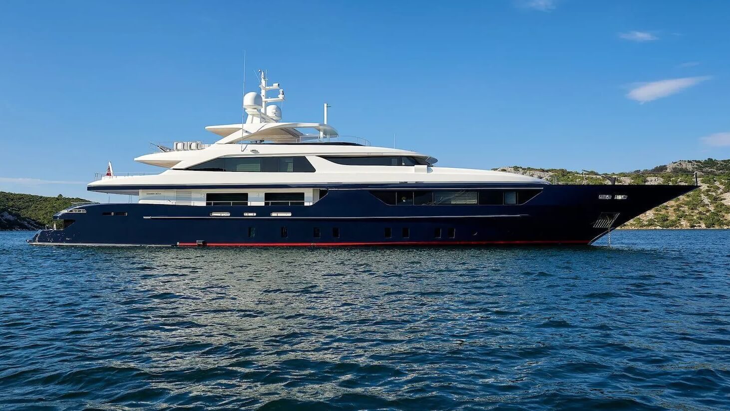 reve dor yacht charter side view