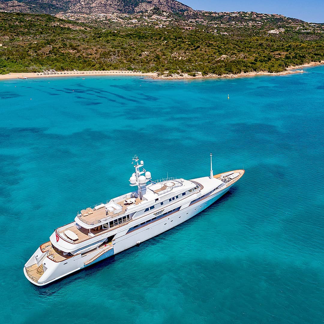 best time to visit croatia yacht at anchor