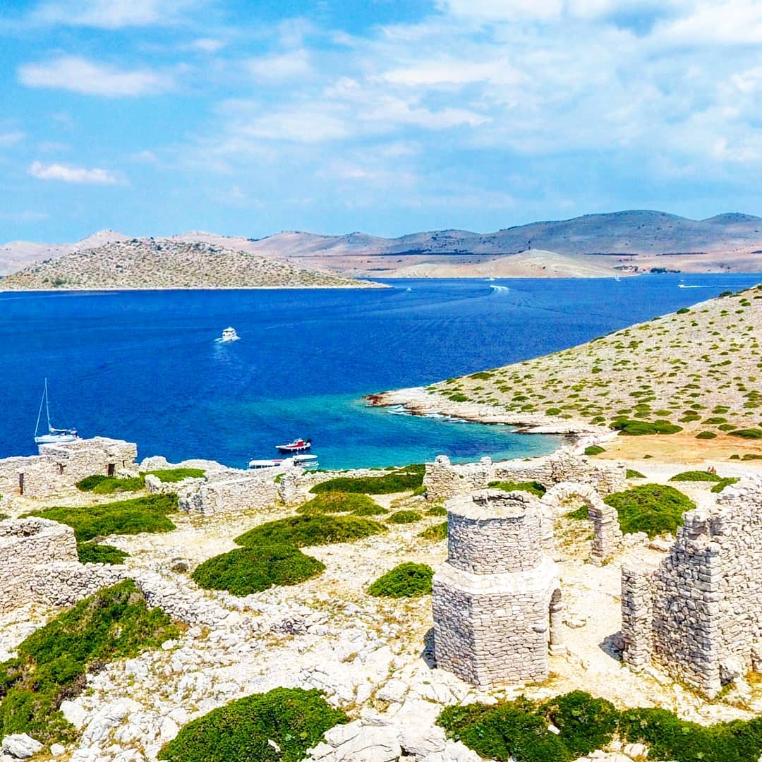 Yacht Charter in Šibenik Mana island