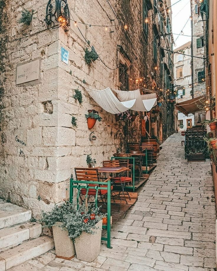 Yacht Charter in Šibenik Old Town alley