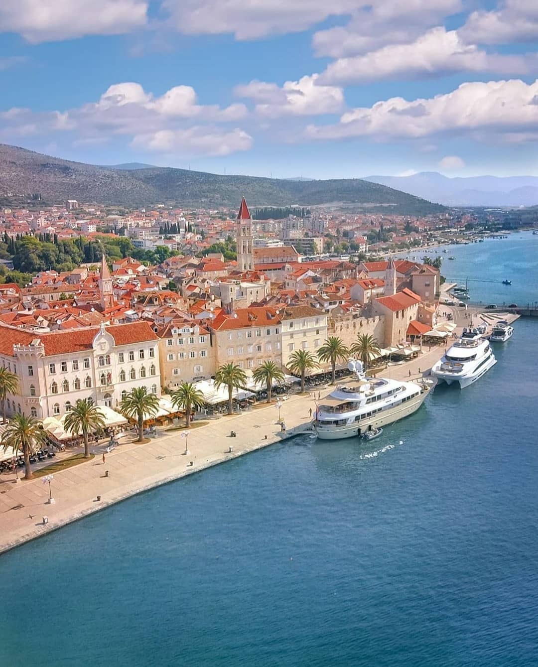 Yacht Charter in Trogir trogr promenade