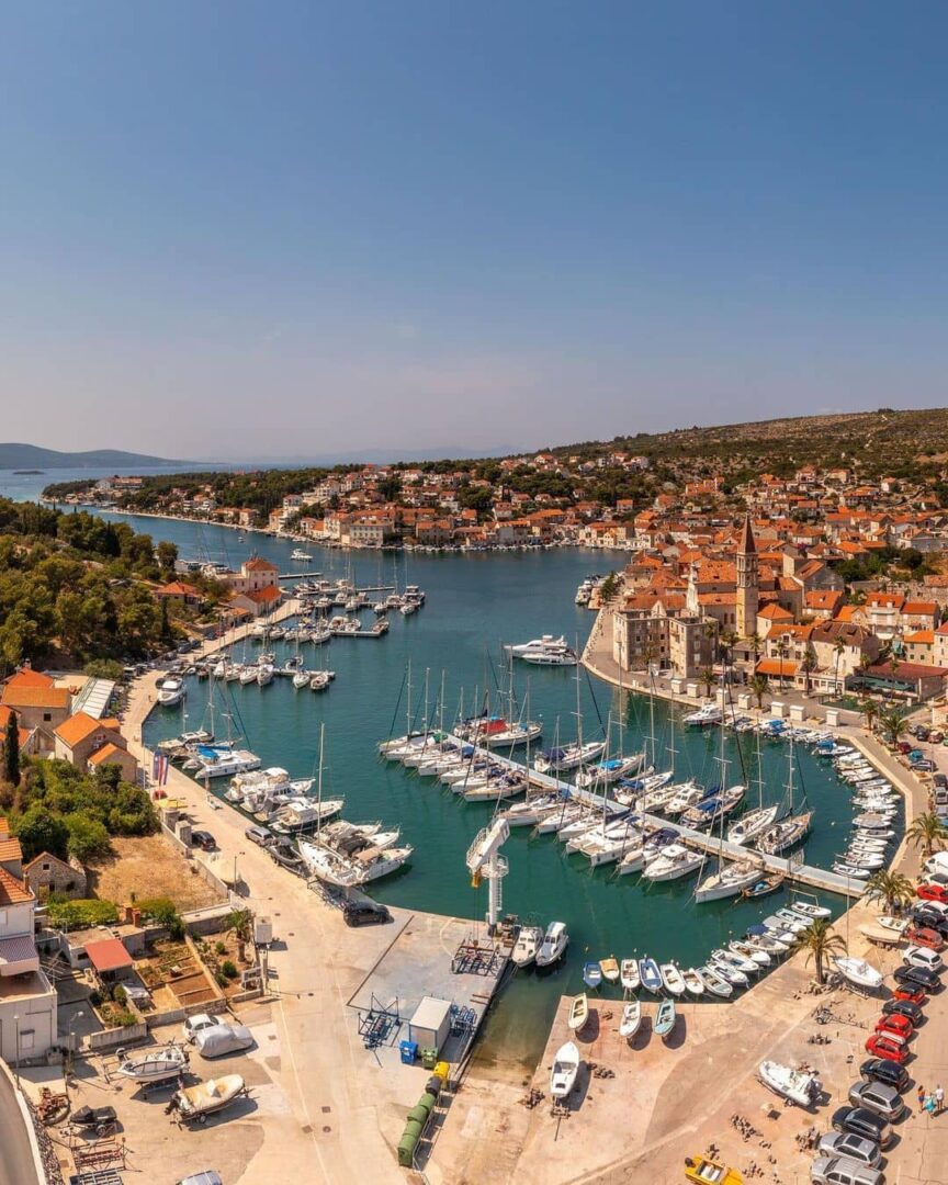 Yacht Charter on Island Brač Milna Bay