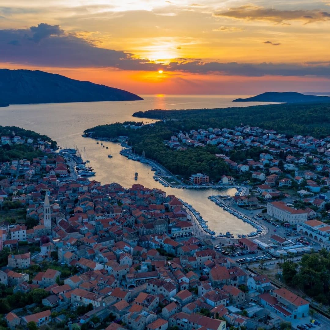 Yacht charter in Hvar 