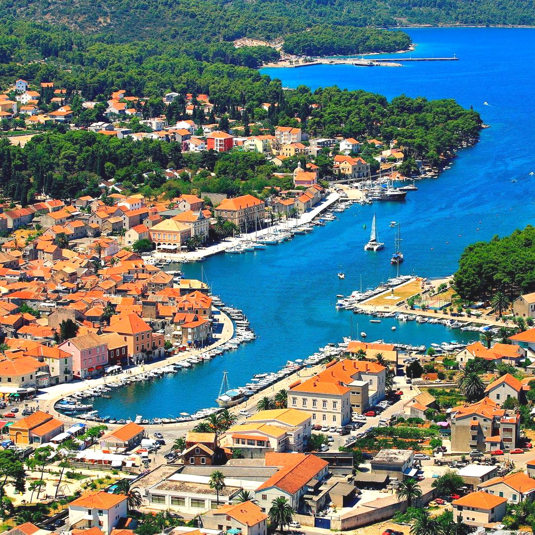 Yacht charter in Hvar 