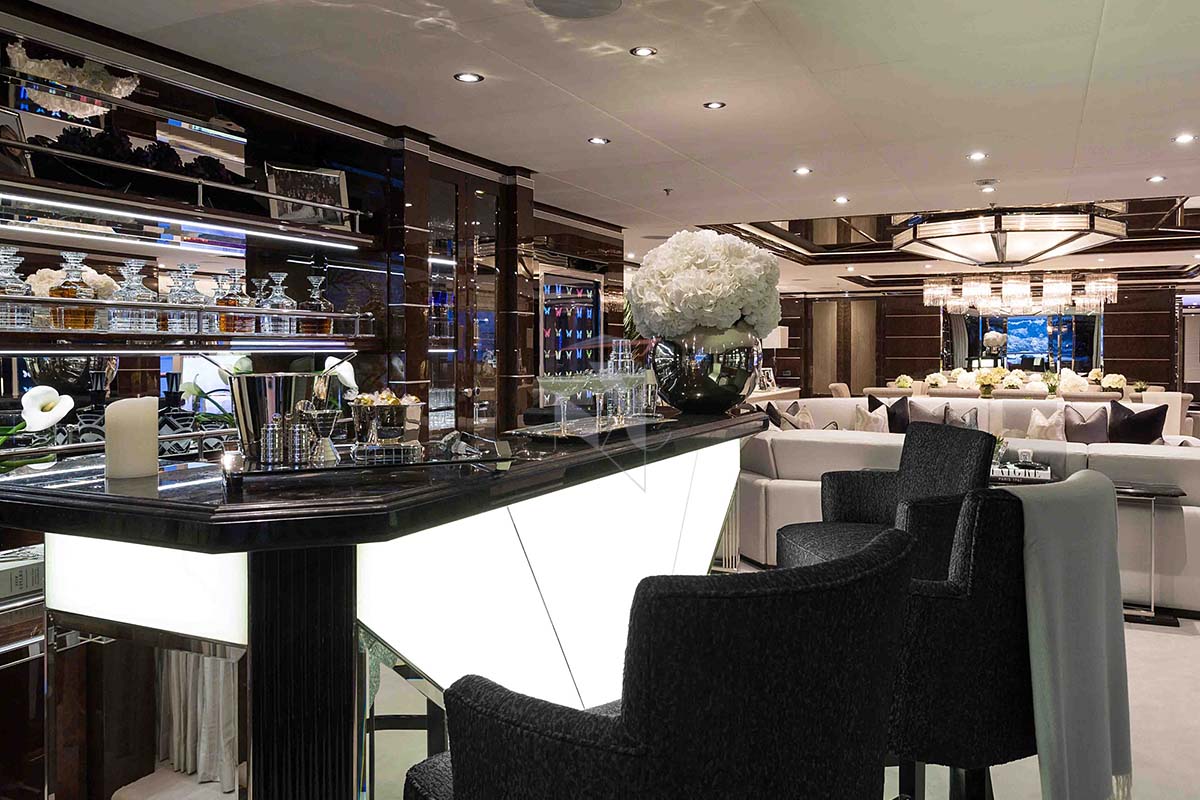 main deck bar on 11.11 yacht charter