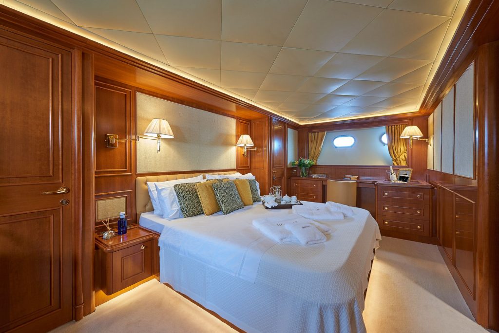 yacht imagine master bedroom