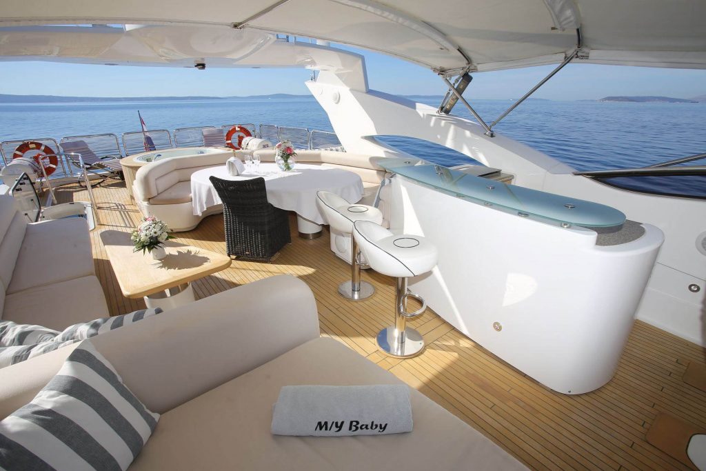 baby i yacht charter flybridge bar