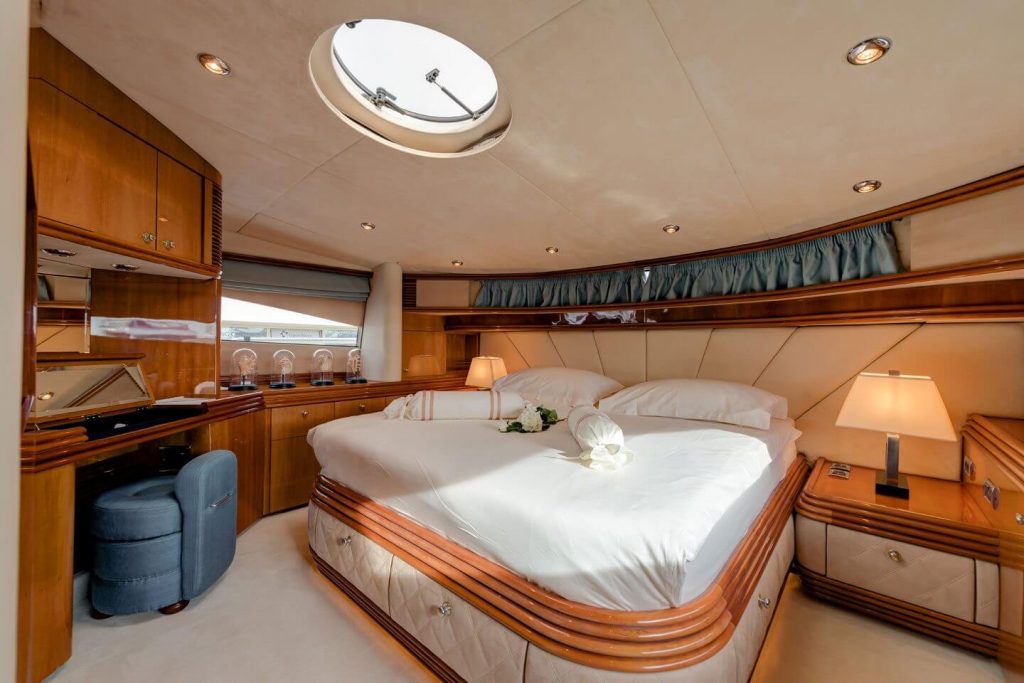 baby i yacht charter vip cabin