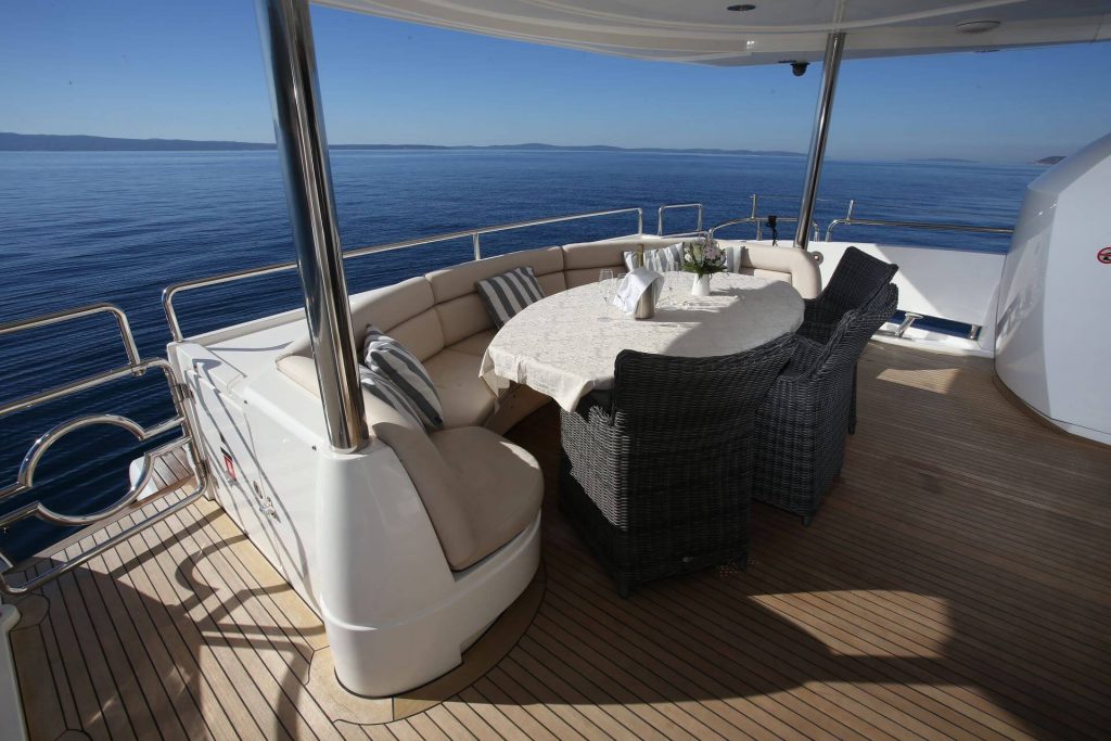 baby i yacht charter main deck aft