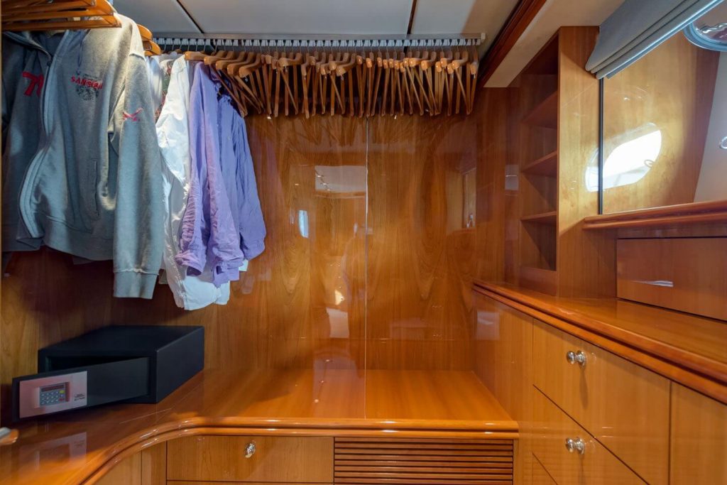 baby i yacht charter master suite wardrobe