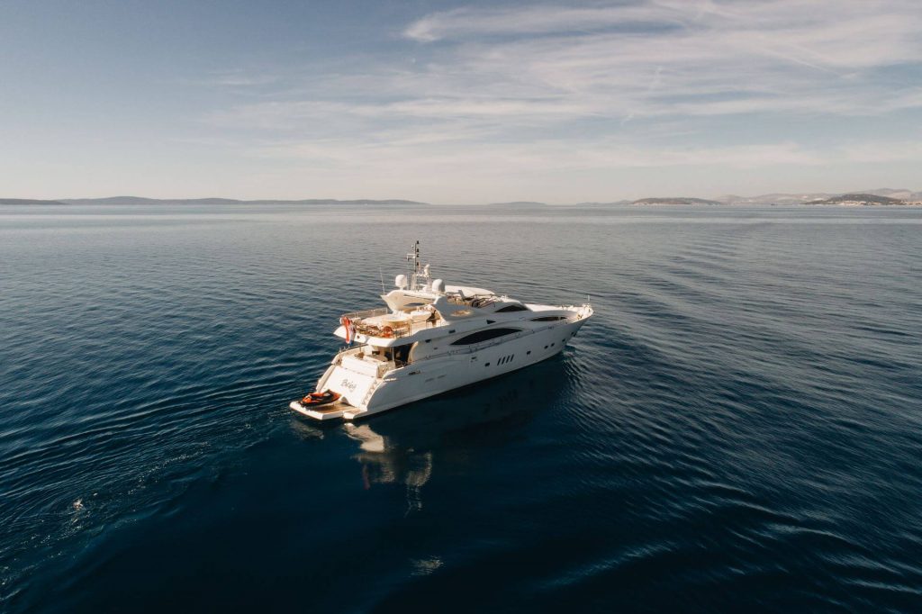 Baby-I-Yacht-Charter-rear-starboard-view