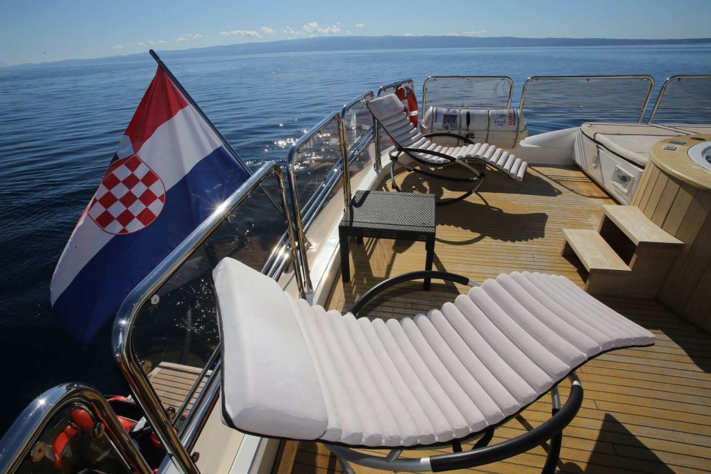 baby i yacht charter Sun Loungers