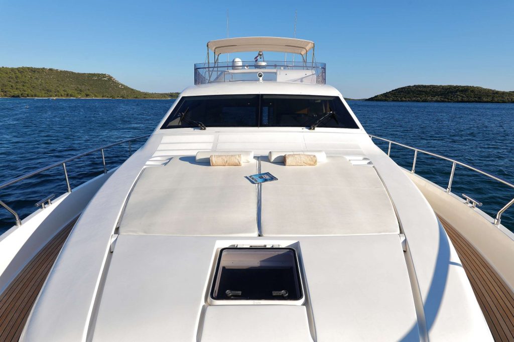 dominique yacht charter sunbathing area