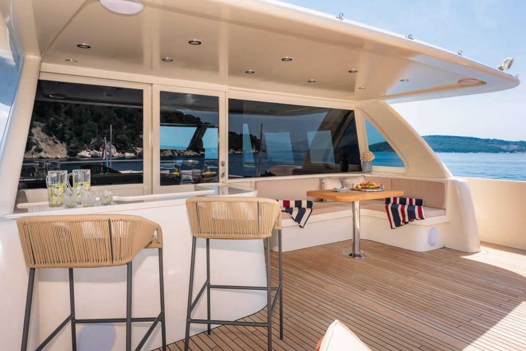 grace yacht charter wet bar