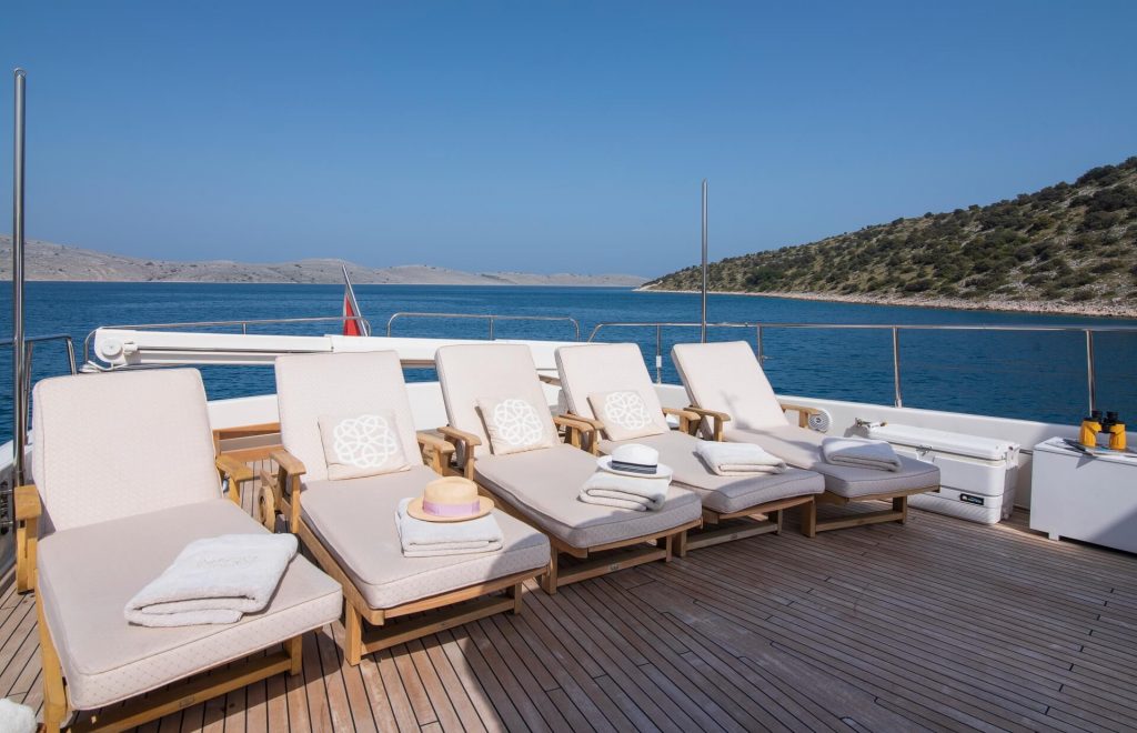 imagine yacht sundeck loungers