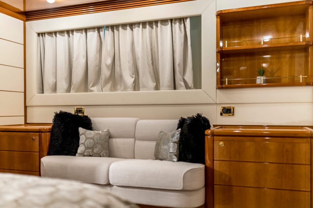 Miss katariina yacht charter settee