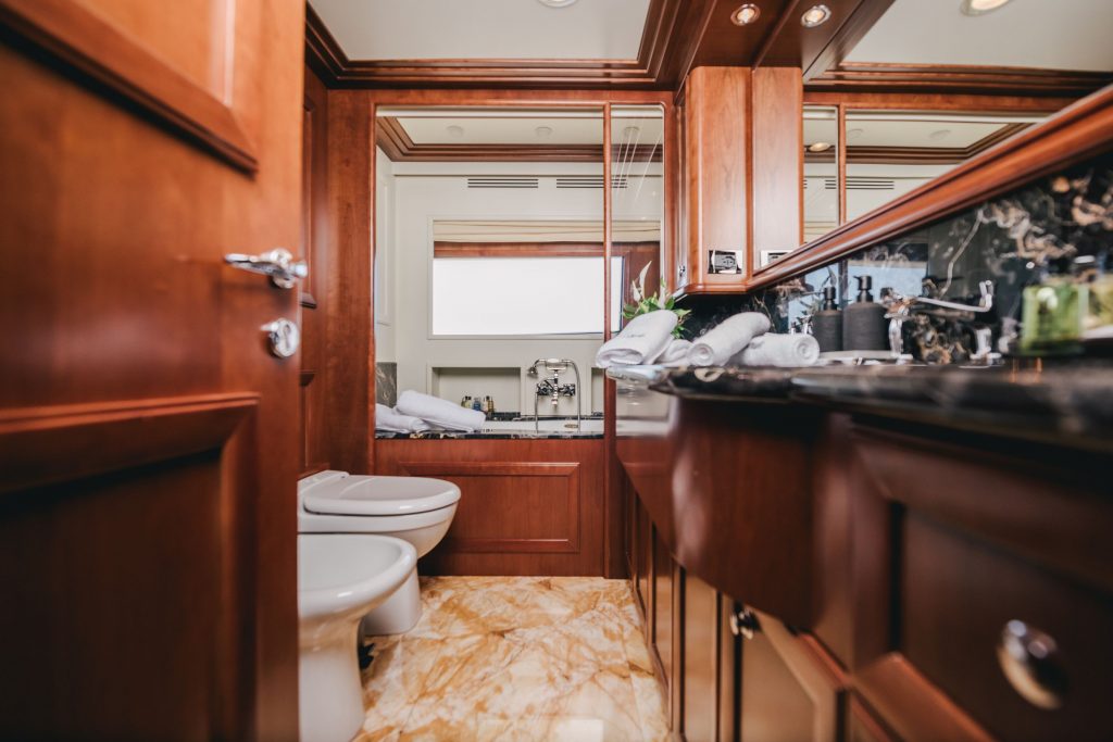 klobuk yacht charter master ensuite