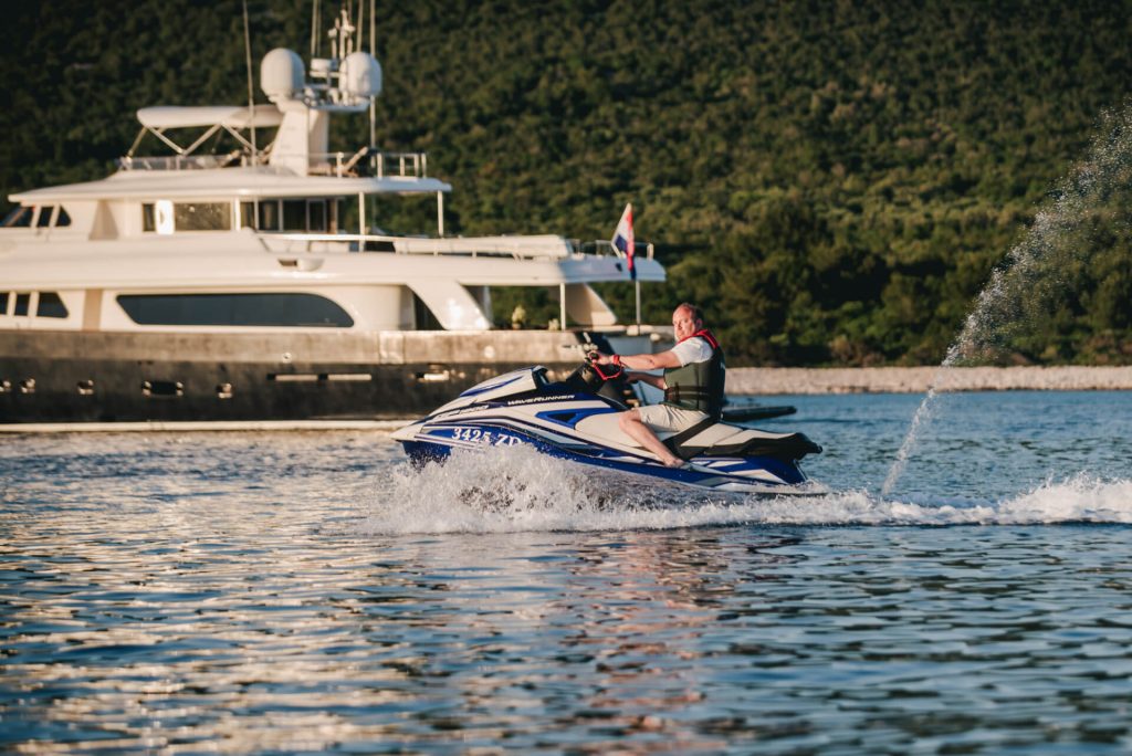 klobuk yacht charter jet ski