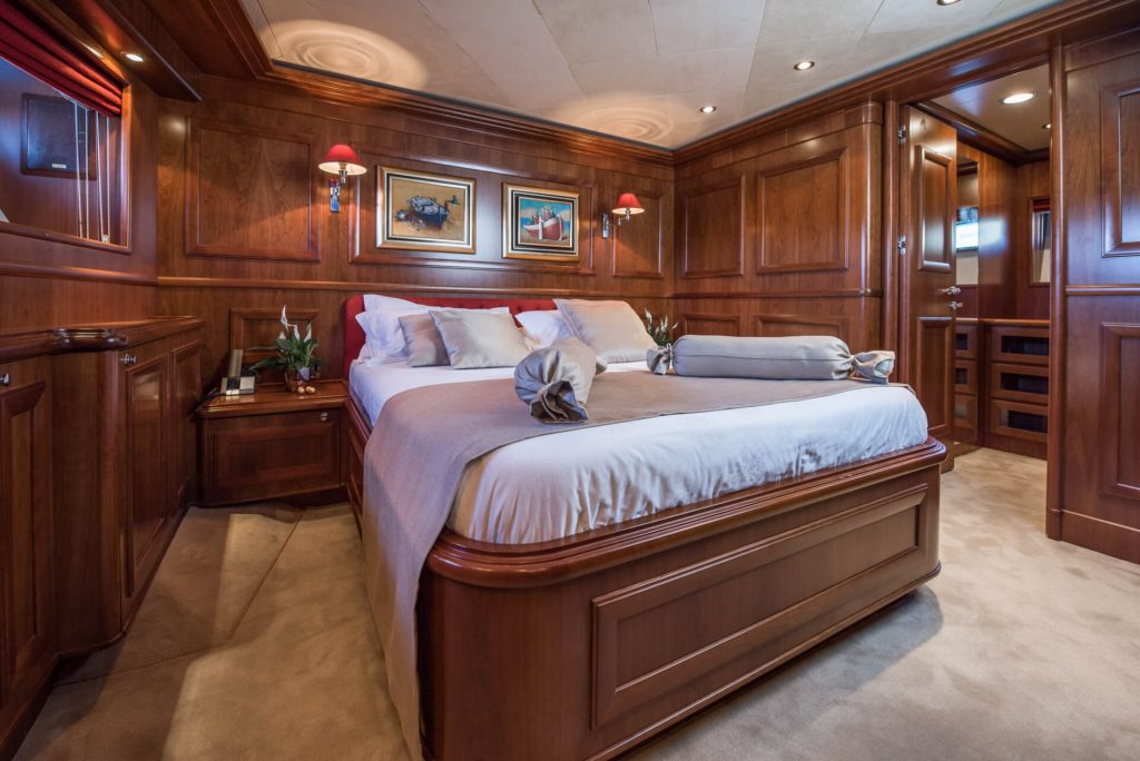 klobuk yacht charter double cabin