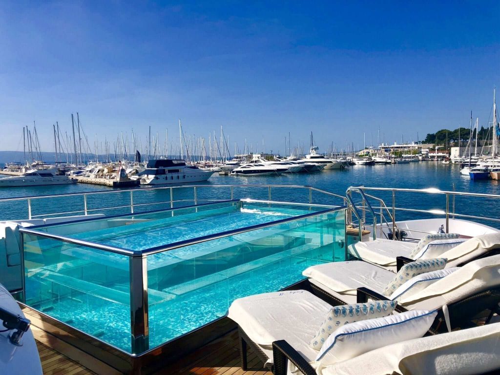 lady mrd yacht charter pool view