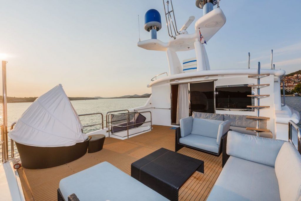 johnson baby yacht charter sundeck