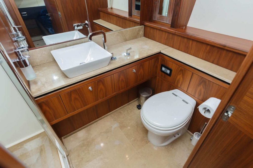 the best way yacht charter en suite view