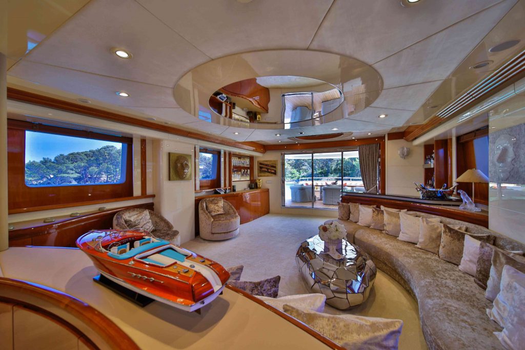 Novela Yacht Charter main deck salon