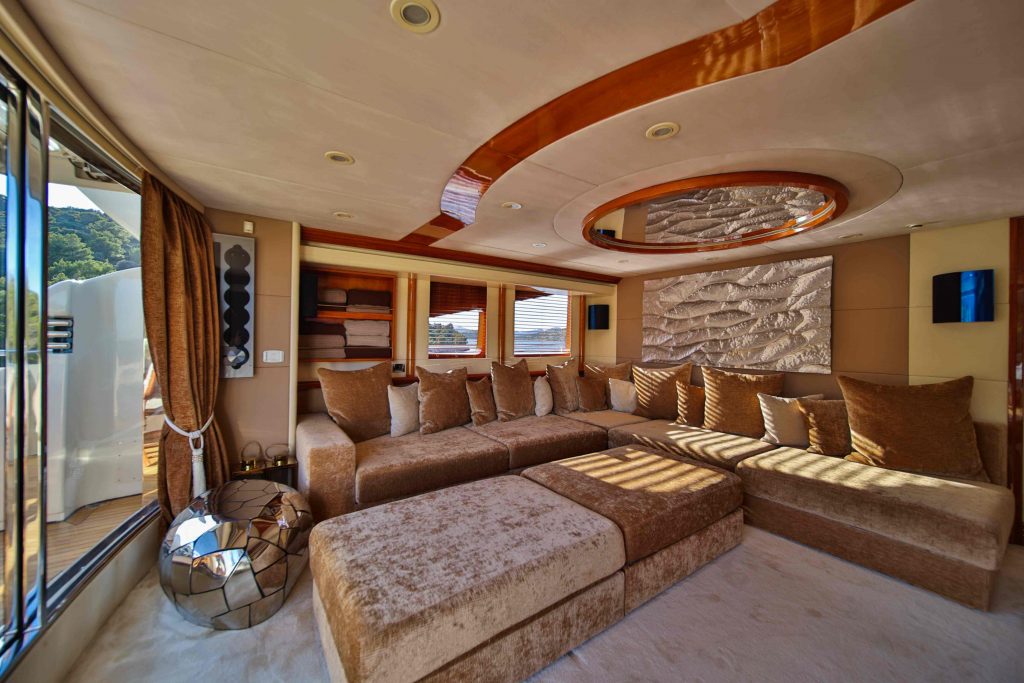 Novela Yacht Charter upper deck salon