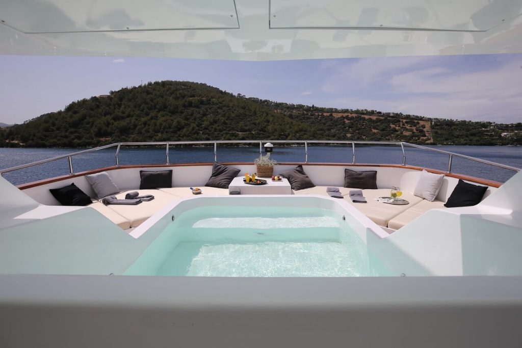 ottawa IV yacht charter jaccuzi on a main deck