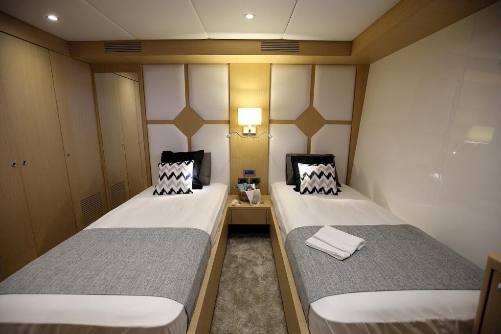 ottawa IV yacht charter twin cabin