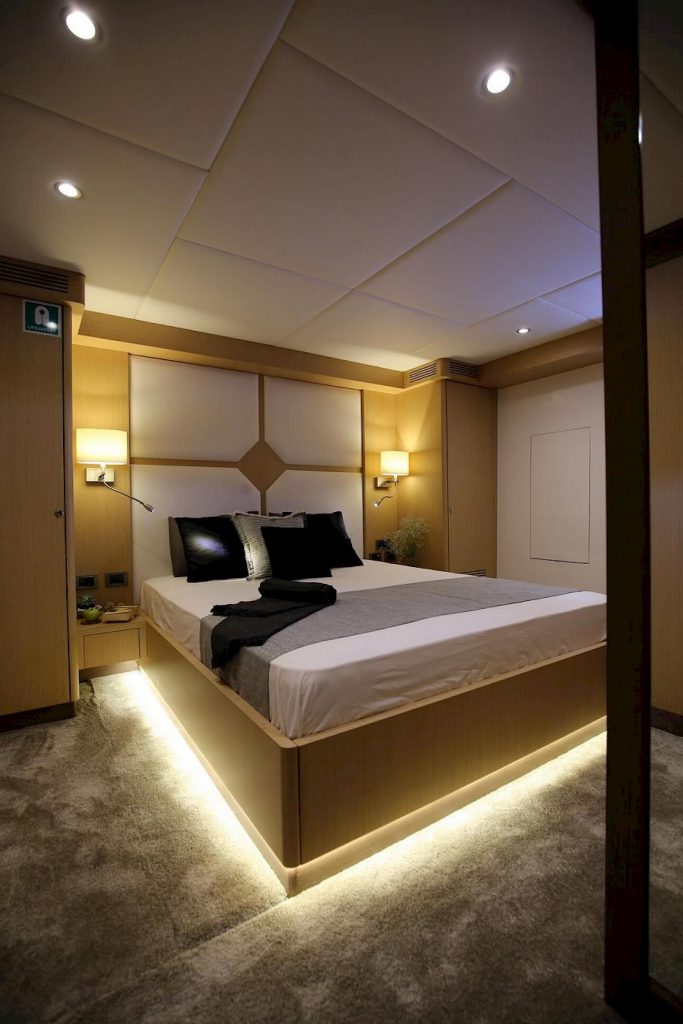 ottawa IV yacht charter vip cabin view