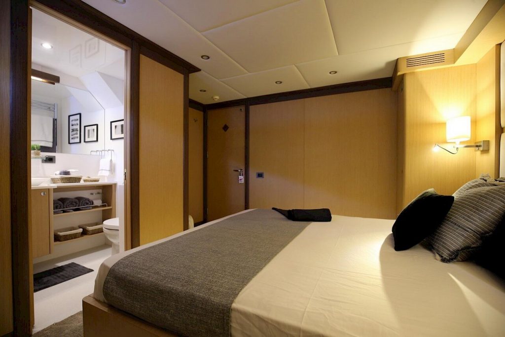 ottawa IV yacht charter vip stateroom