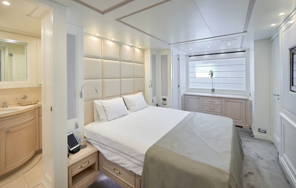 sl sd92 yacht charter vip cabin