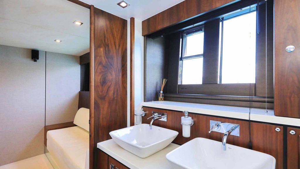 Schatzi Yacht Charter ensuite bathroom