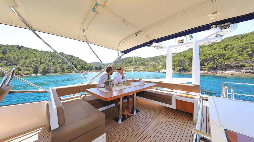 Schatzi Yacht Charter flybridge