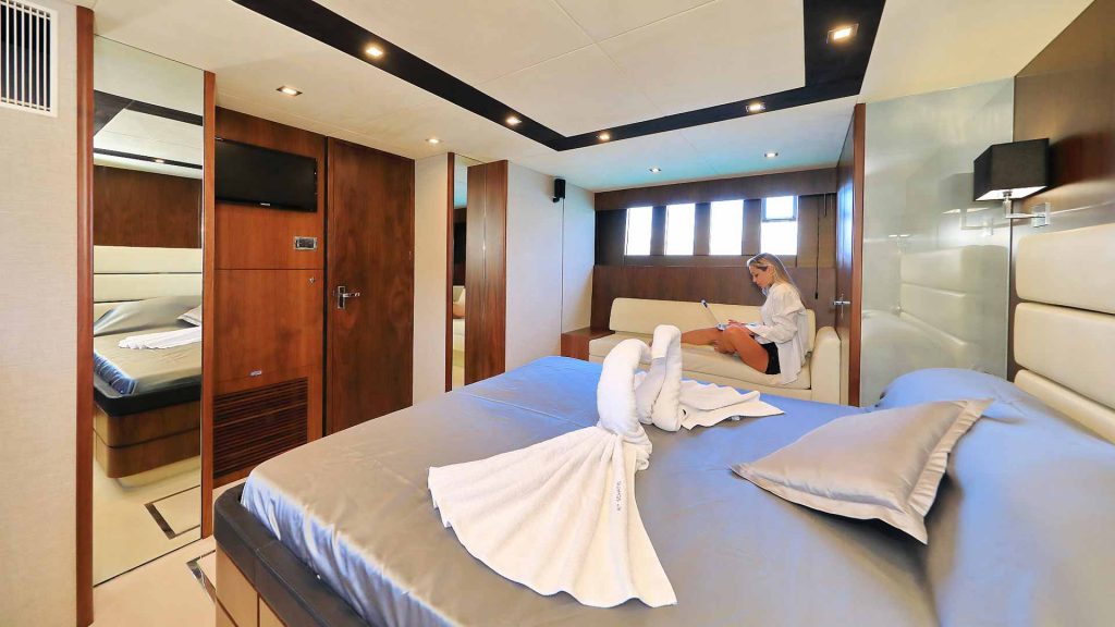 Schatzi Yacht Charter master suite