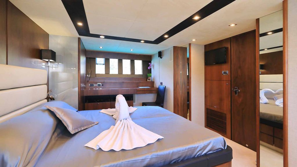 Schatzi Yacht Charter master suite view