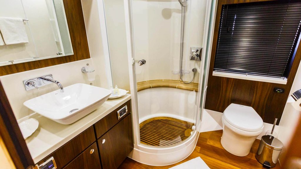 schatzi yacht charter vip cabin en suite