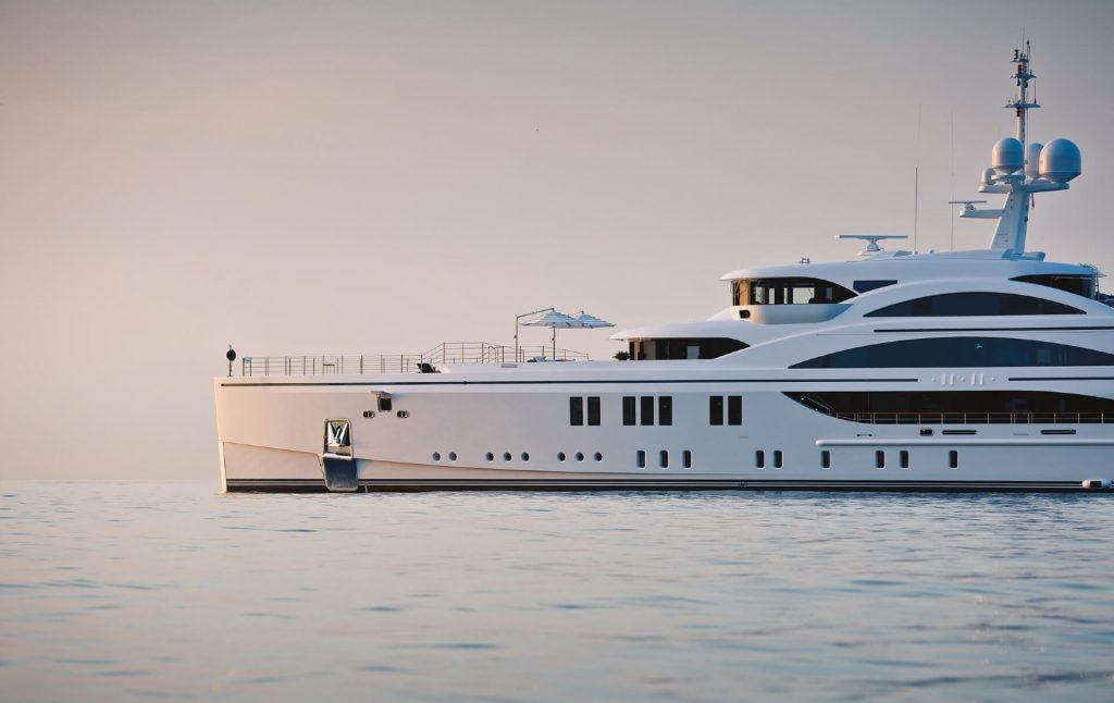 11.11 superyacht side view while the yacht is sailing