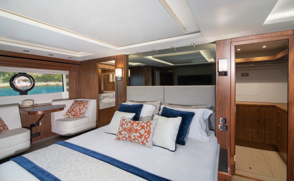 hunky dory yacht charter master bedroom