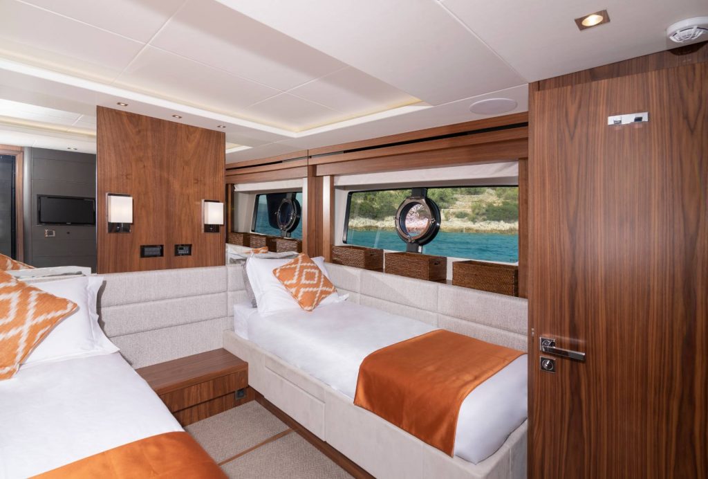 hunky dory yacht charter twin cabin