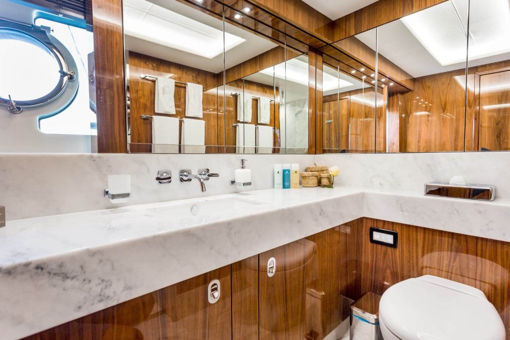 stardust yacht charter main bathroom view