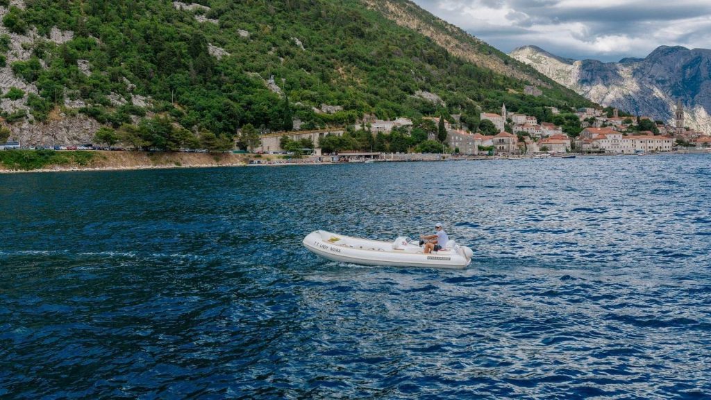 lady mura yacht charter chase boat