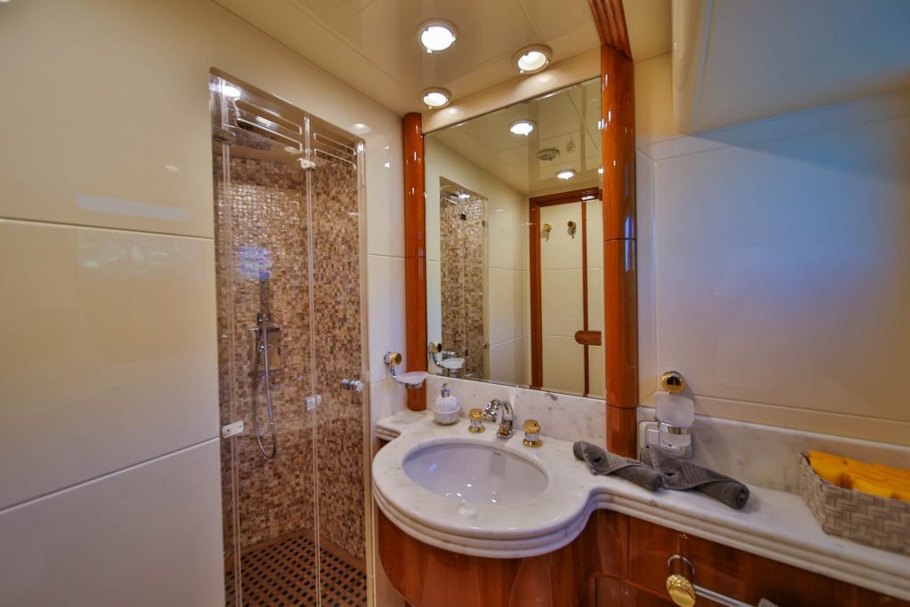 novela yacht charter double cabin ensuite