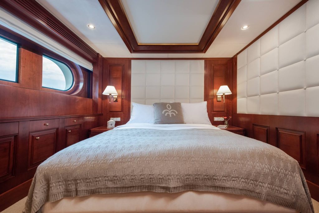 Tirea yacht charter double cabin bed