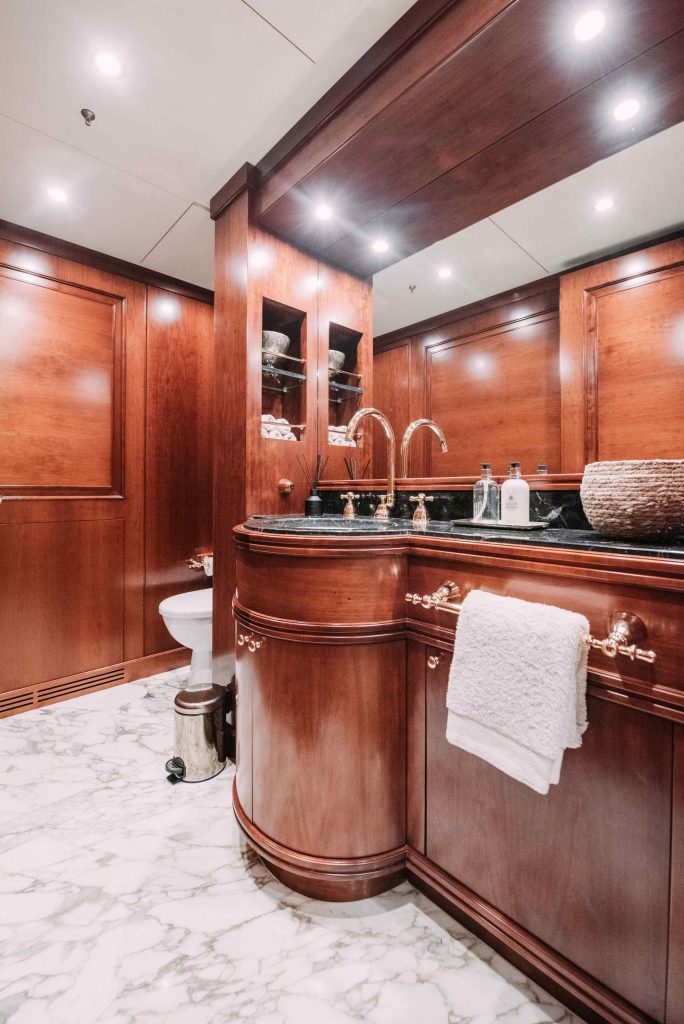 Tirea yacht charter ensuite