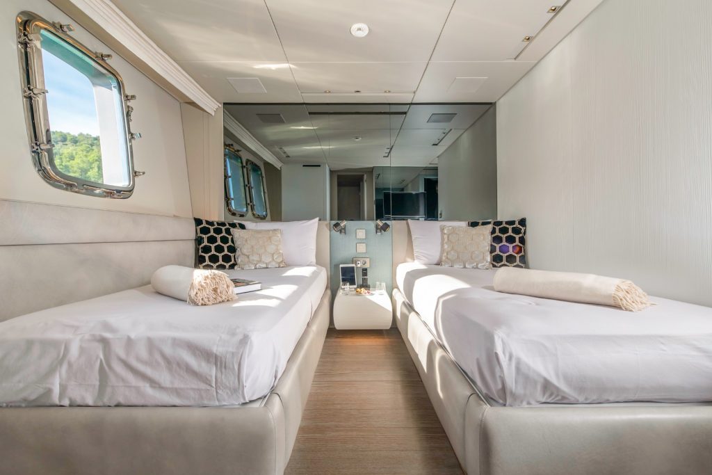 andiamo yacht charter twin cabin