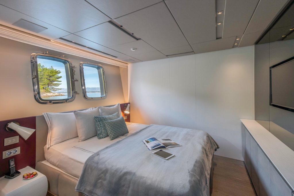 andiamo yacht charter vip stateroom