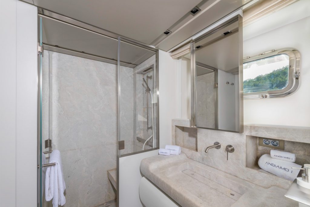 andiamo yacht charter twin cabin en suite