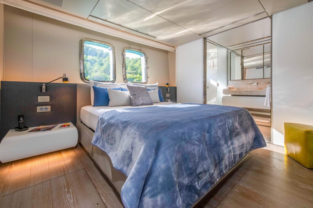 andiamo yacht charter vip cabin with two windows above berth